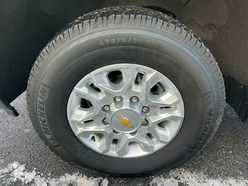Used 2024 Chevrolet Silverado 2500 LT w/ Z71 Off-Road Package image 48
