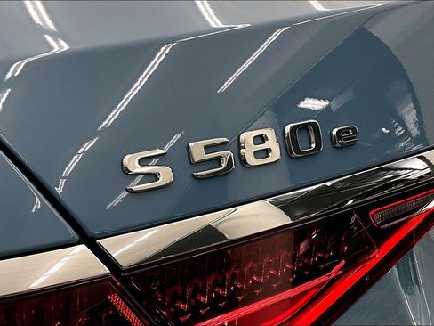 Used 2026 Mercedes-Benz S 580e 4MATIC Sedan image 32