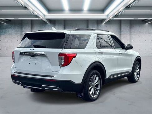 Used 2023 Ford Explorer XLT w/ Equipment Group 202A AWD/4WD image 25