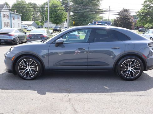 Used 2025 Porsche Macan 4 Electric w/ Premium Package AWD/4WD image 8