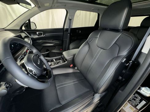 Certified 2025 Kia Sorento EX w/ EX Panoramic Sunroof Package image 3