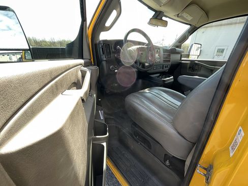 Used 2021 GMC Savana 3500 Extended w/ Power Convenience Package RWD image 22
