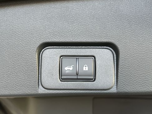 Certified 2025 Nissan Rogue SV image 15