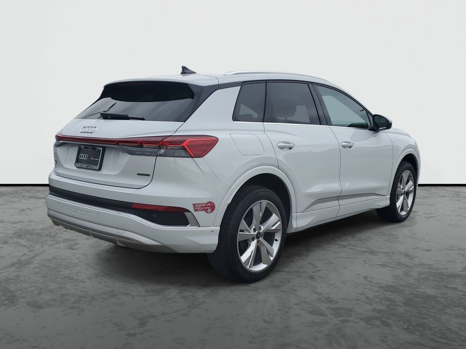 Used 2023 Audi Q4 e-tron Premium Plus AWD/4WD image 4