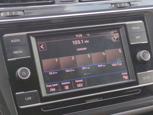 Used 2018 Volkswagen Tiguan S image 13