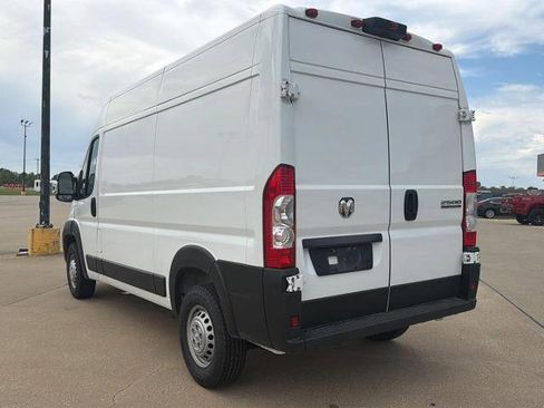 Used 2025 RAM ProMaster 2500 w/ Convenience Group FWD image 3