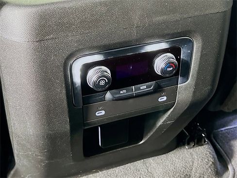 Used 2024 GMC Yukon XL SLT image 36