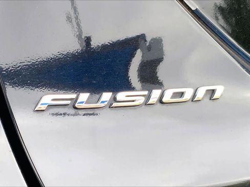 Used 2017 Ford Fusion SE FWD image 30