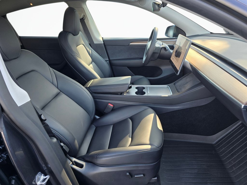 Used 2025 Tesla Model Y Long Range RWD image 28