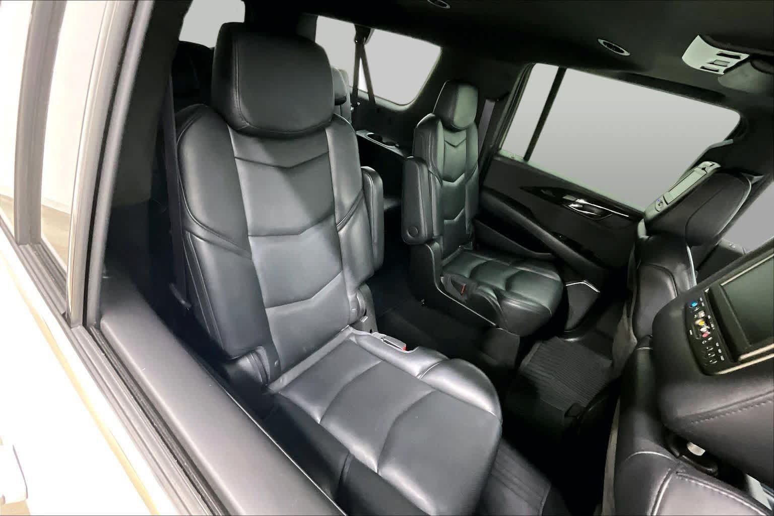 Used 2017 Cadillac Escalade ESV Platinum RWD image 19