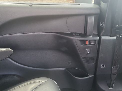 Used 2025 Chrysler Pacifica Select FWD image 15