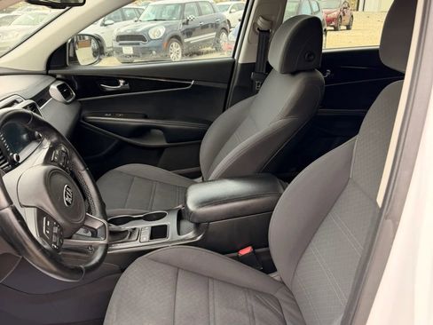 Used 2017 Kia Sorento LX w/ LX Convenience Package image 10