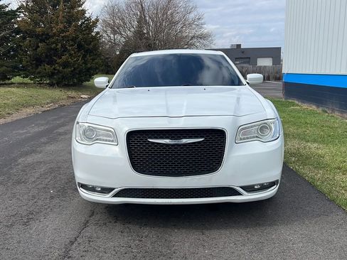 Used 2017 Chrysler 300 Limited w/ Value Package image 2