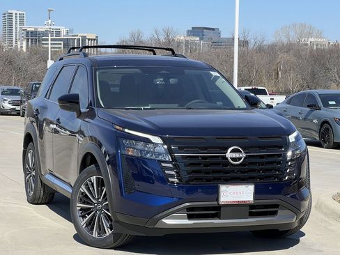 New 2026 Nissan Pathfinder Platinum image 2