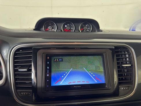 Used 2013 Volkswagen Beetle 2.0T image 27