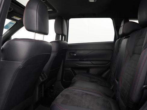 Used 2020 Mitsubishi Outlander LE AWD/4WD image 18