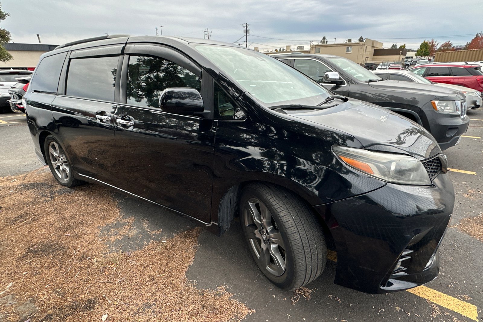 Used 2019 Toyota Sienna SE FWD image 2
