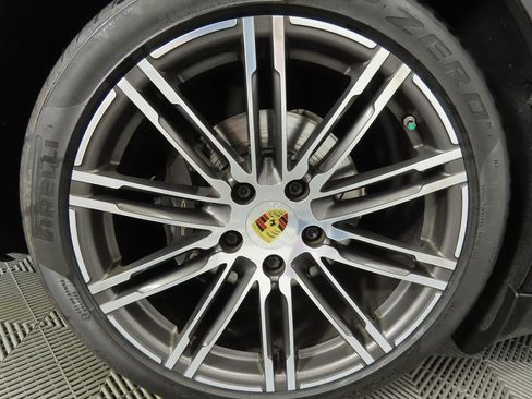 Used 2016 Porsche Panamera 4 image 32