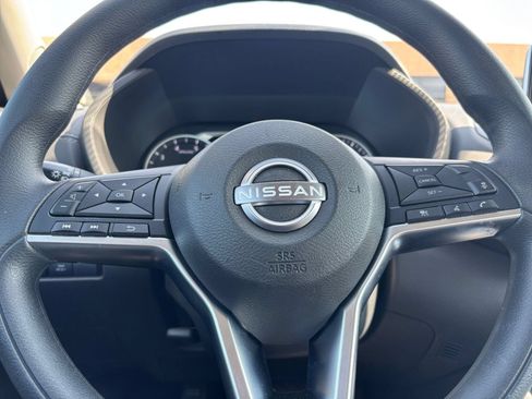 Used 2025 Nissan Sentra SV FWD image 25