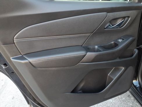 Used 2023 Chevrolet Traverse LT image 10