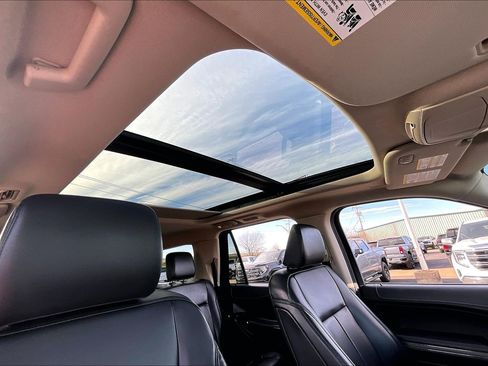 Used 2022 Ford Expedition Max XLT image 17