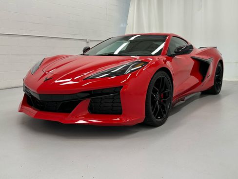 Used 2025 Chevrolet Corvette Z06 RWD image 4