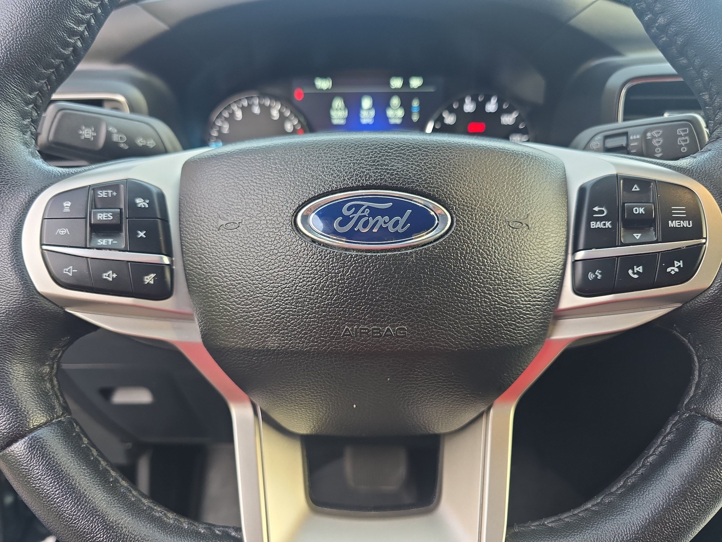 Used 2024 Ford Explorer XLT w/ Equipment Group 202A AWD/4WD image 15