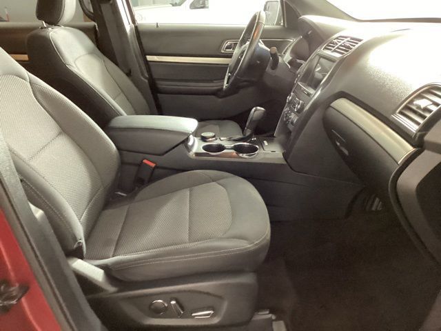 Used 2018 Ford Explorer XLT w/ Equipment Group 201A AWD/4WD image 18