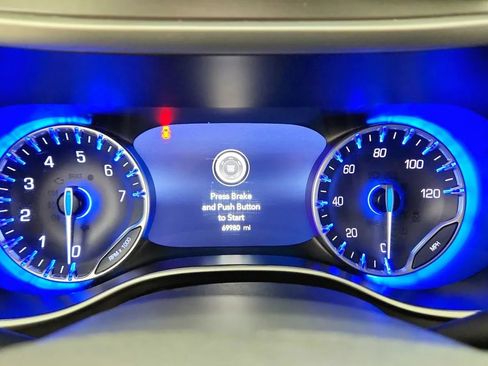 Used 2024 Chrysler Pacifica Touring-L image 25