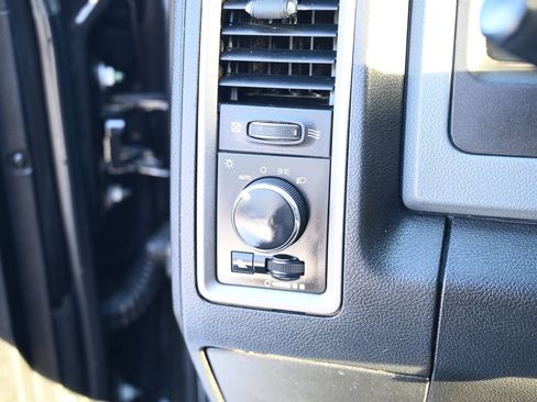 Used 2018 RAM 2500 Tradesman w/ Chrome Appearance Group image 22