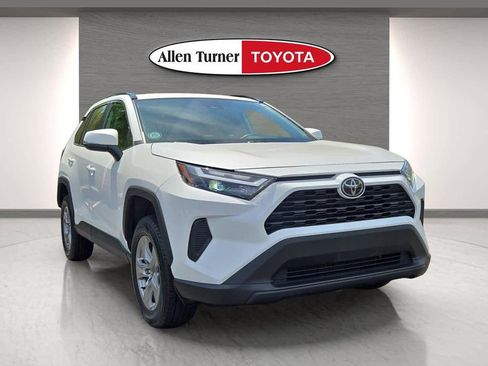 Used 2024 Toyota RAV4 XLE AWD/4WD image 2