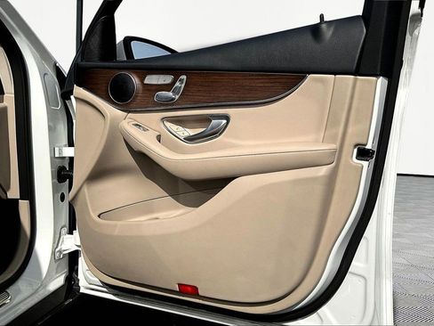 Used 2020 Mercedes-Benz GLC 350e 4MATIC image 29