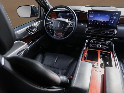 Used 2024 Lincoln Navigator Reserve image 28