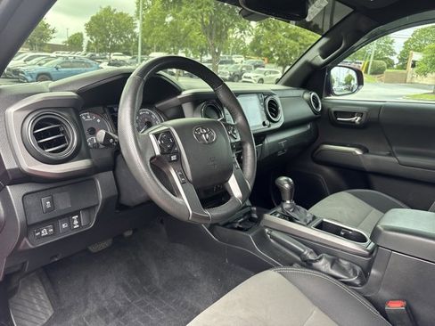 Used 2022 Toyota Tacoma TRD Off-Road AWD/4WD image 11