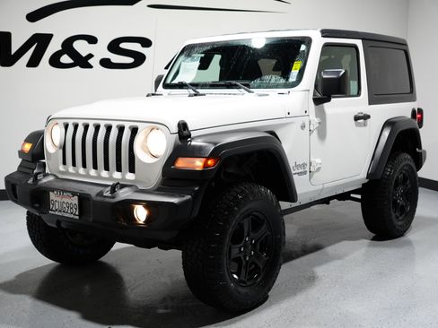 Used 2018 Jeep Wrangler Sport image 3