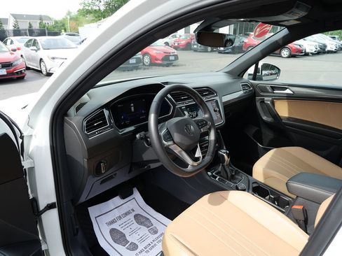 Used 2022 Volkswagen Tiguan SE AWD/4WD image 9