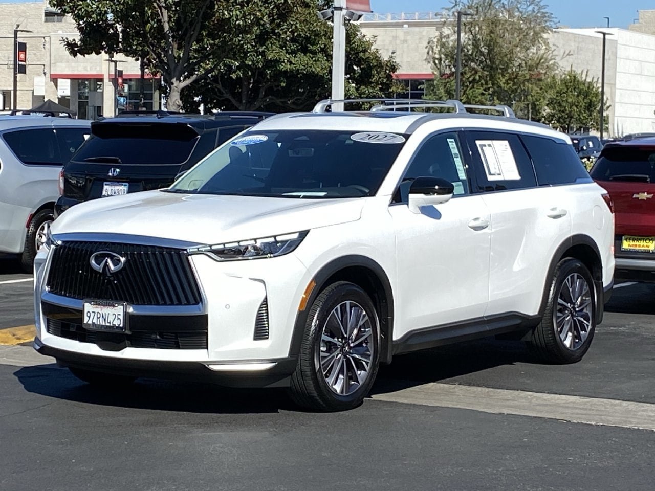 Certified 2027 INFINITI QX60 Luxe w/ Cargo Package FWD image 2