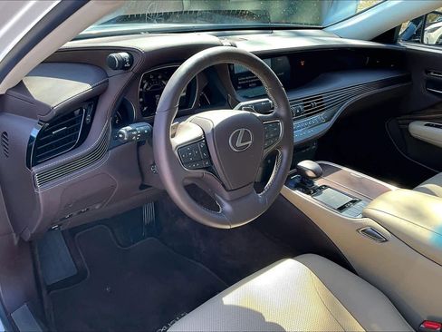 Used 2020 Lexus LS 500 w/ Accessory Package (Z2) image 18