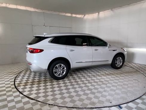 Used 2020 Buick Enclave Essence FWD image 2