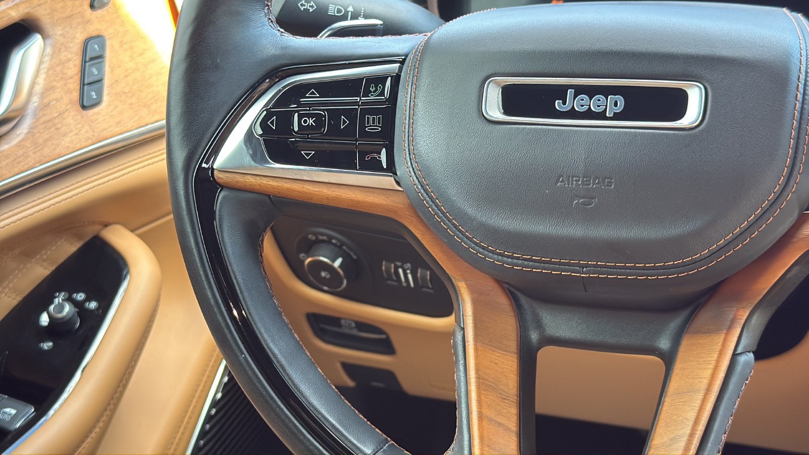 Used 2021 Jeep Grand Cherokee L Summit AWD/4WD image 16