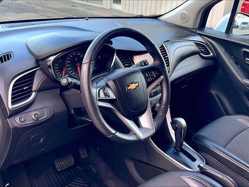 Certified 2022 Chevrolet Trax LT w/ Sport Edition image 8