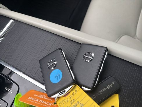 Used 2020 Volvo XC90 T8 Momentum w/ Protection Package Premier image 31