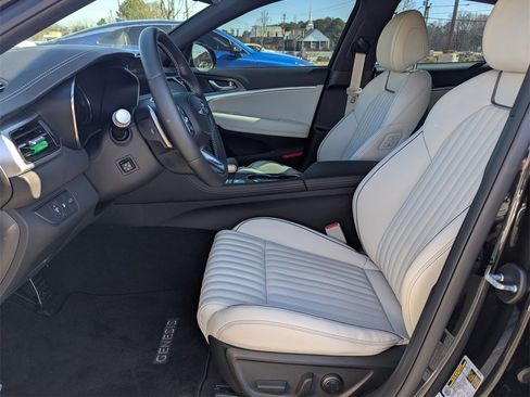 Used 2025 Genesis G70 2.5T w/ Sport Prestige Package image 16