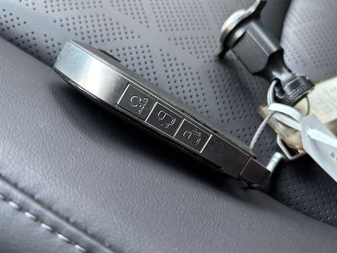 Used 2026 Kia Carnival FWD image 27