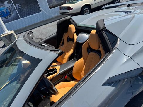 Used 2025 Chevrolet Corvette Stingray Preferred Conv w/ Z51 Performance Package RWD image 17