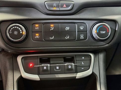 Used 2023 GMC Terrain SLE AWD/4WD image 17