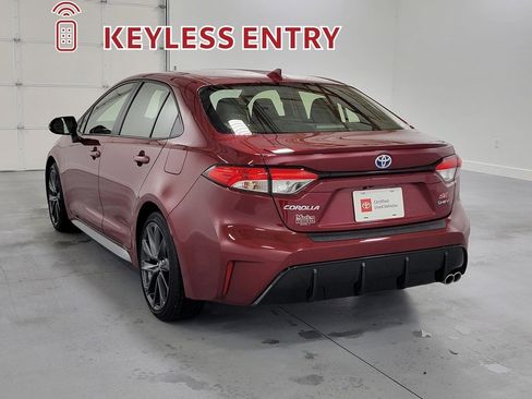 Used 2025 Toyota Corolla SE w/ SE Premium Package FWD image 6