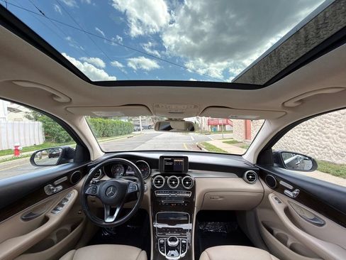 Used 2019 Mercedes-Benz GLC 300 4MATIC image 25