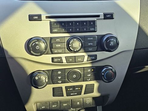Used 2010 Ford Focus SE image 14