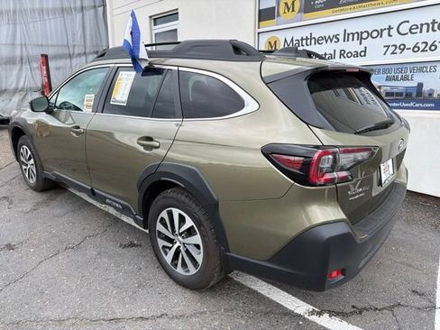 Used 2024 Subaru Outback Premium AWD/4WD image 3